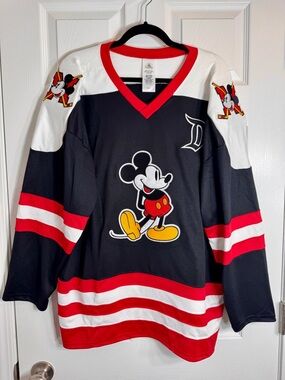 NWT 2025 Disney Parks Disneyland Mickey Mouse Hockey Jersey Adult Large.